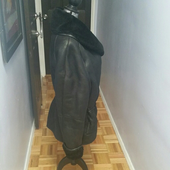 Women's Black Shearling Jacket - Picture 6 of 9